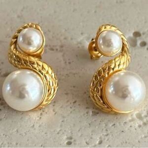 Vintage style pearl earrings N628